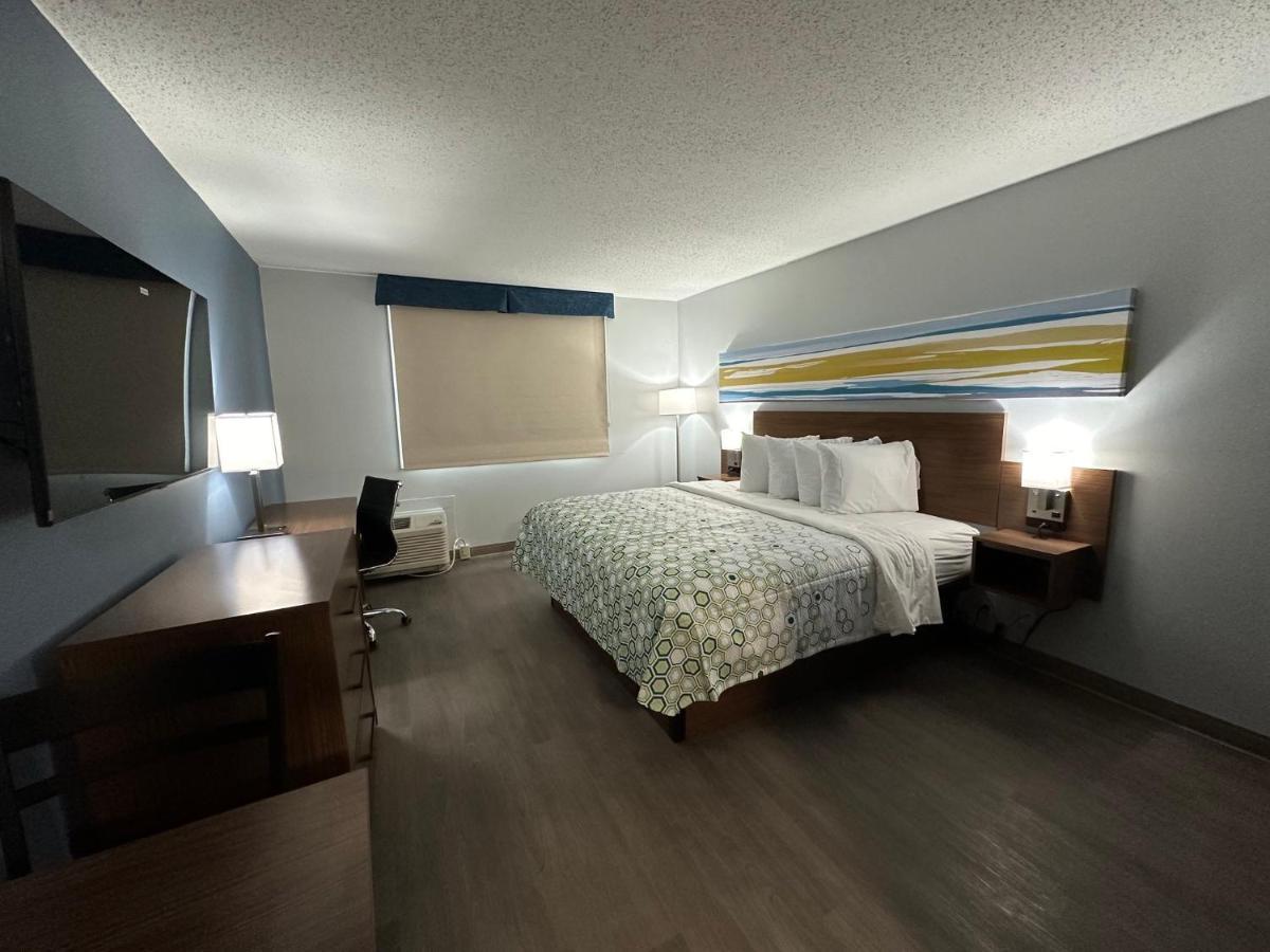 Ramada By Wyndham Cortland Hotel & Conference Center ภายนอก รูปภาพ